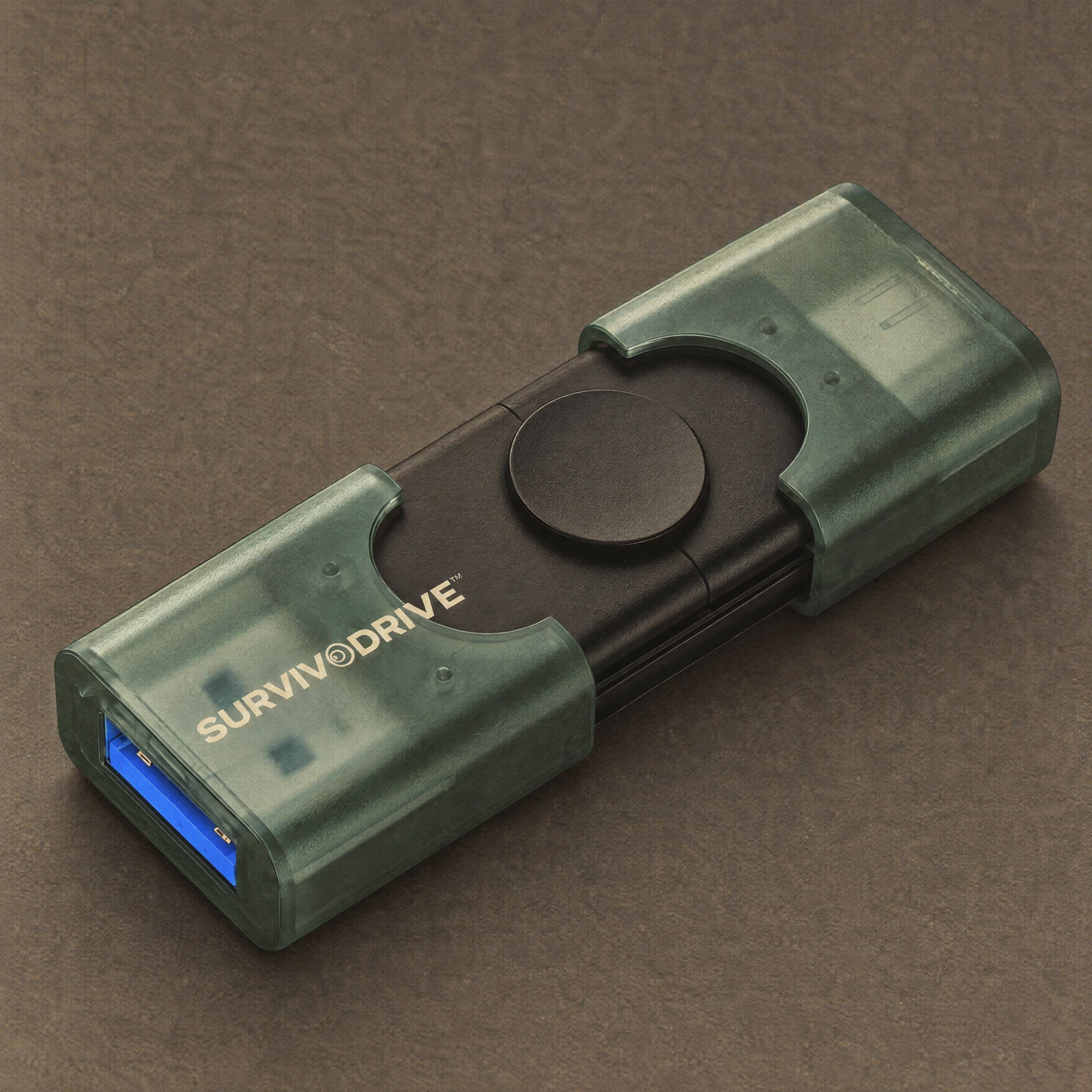 Macro of the SURVIVODRIVE dual USB drive, translucent smoky green caps, USB-A and USB-C